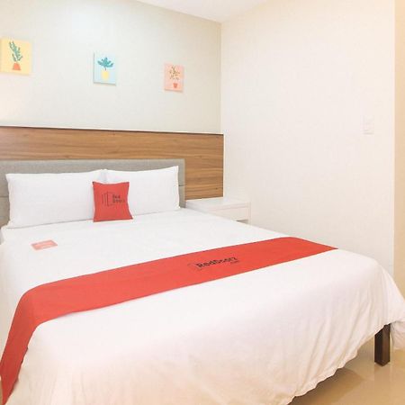 Reddoorz @ Leoncia Apartelle Мандауе-Сіті Екстер'єр фото