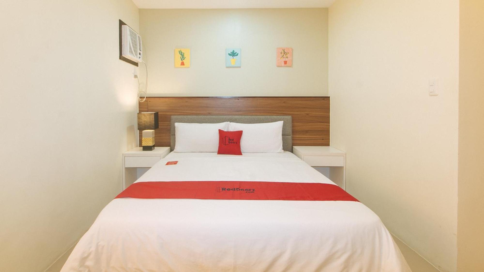 Reddoorz @ Leoncia Apartelle Мандауе-Сіті Екстер'єр фото