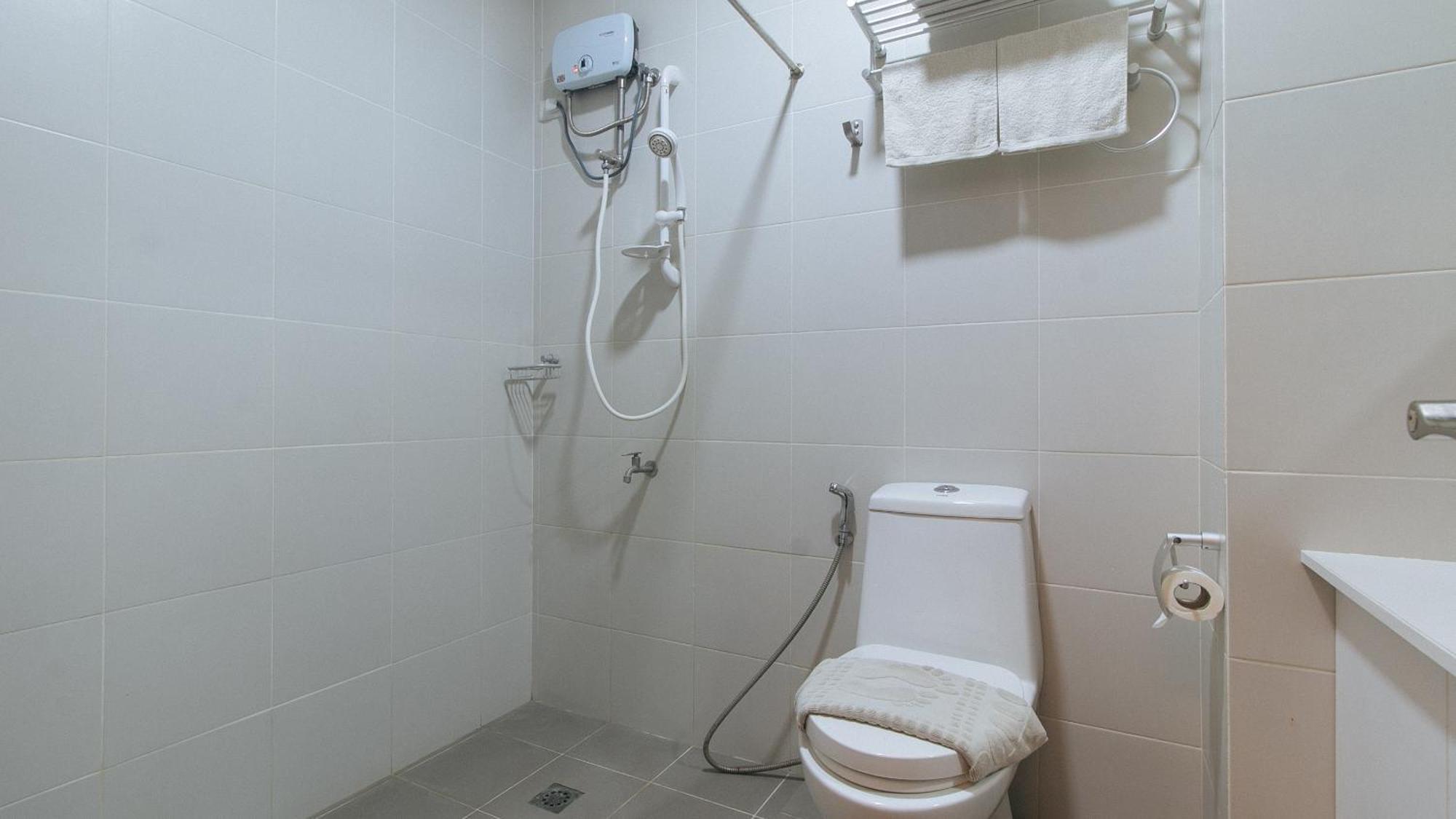 Reddoorz @ Leoncia Apartelle Мандауе-Сіті Екстер'єр фото