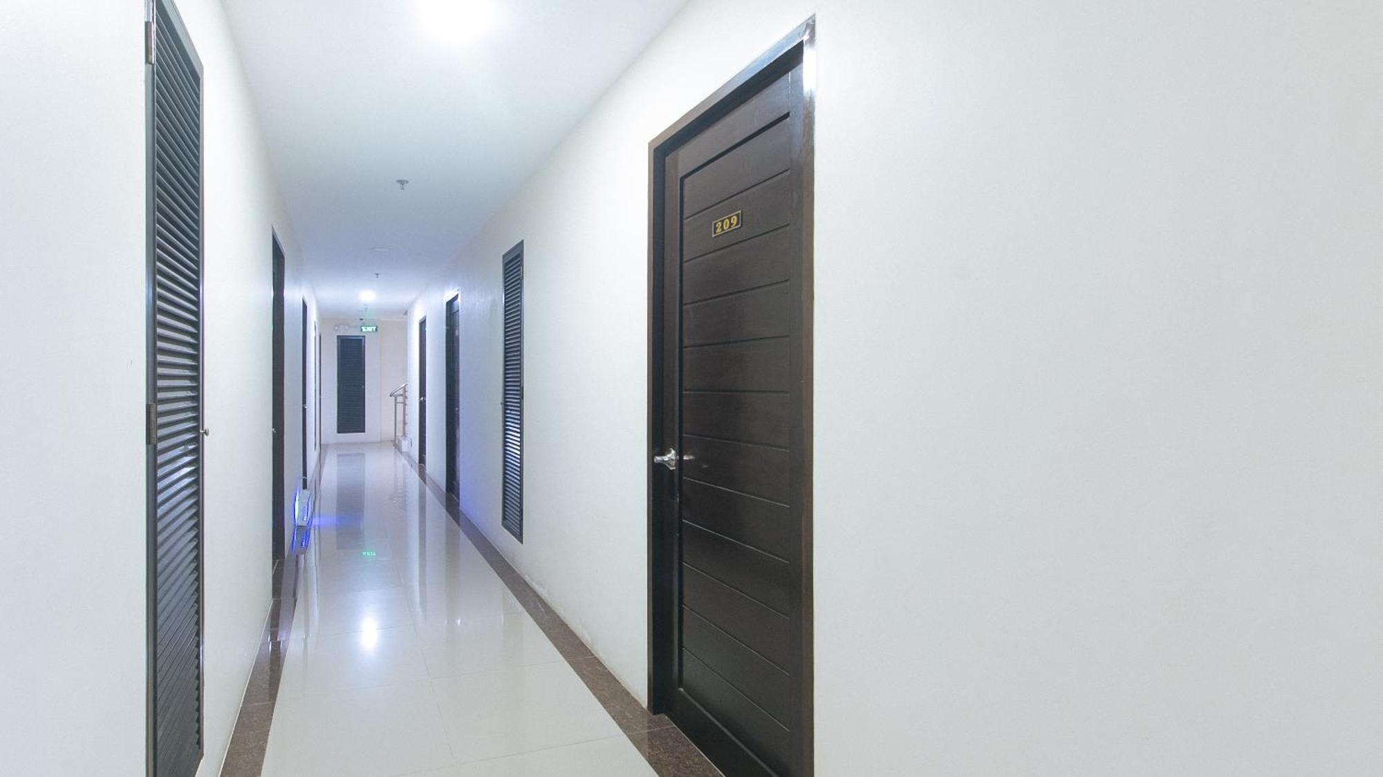 Reddoorz @ Leoncia Apartelle Мандауе-Сіті Екстер'єр фото